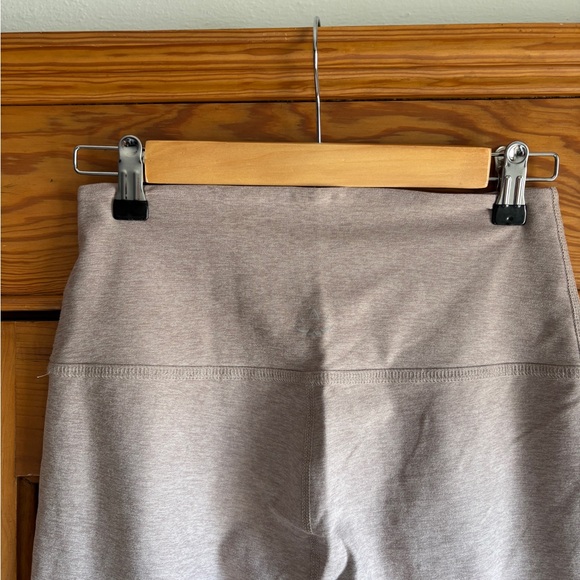 Beyond Yoga Caught in the Midi High Waisted Legging in Oatmeal Size Large - Picture 3 of 6